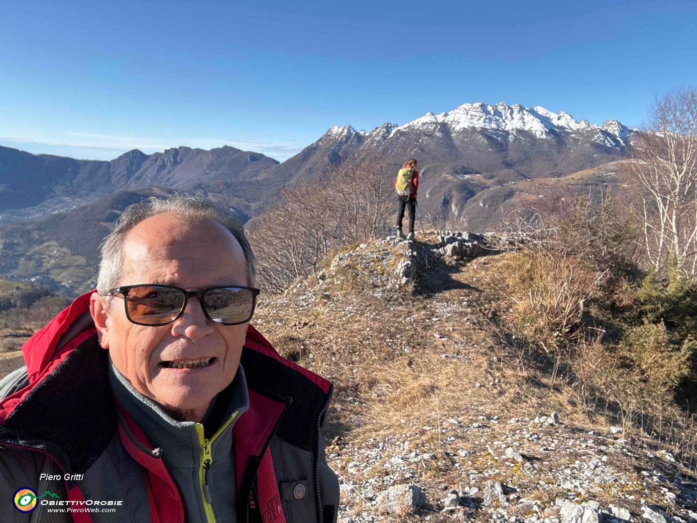 17 Sul cocuzzolo panoramico sulla Valle Imagna e sul Resegone.jpg